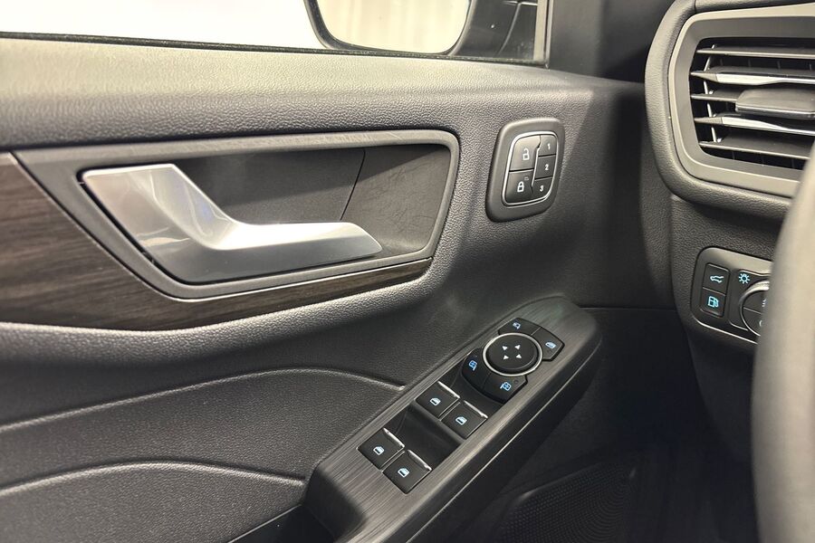 Ford Kuga vaihtoauto