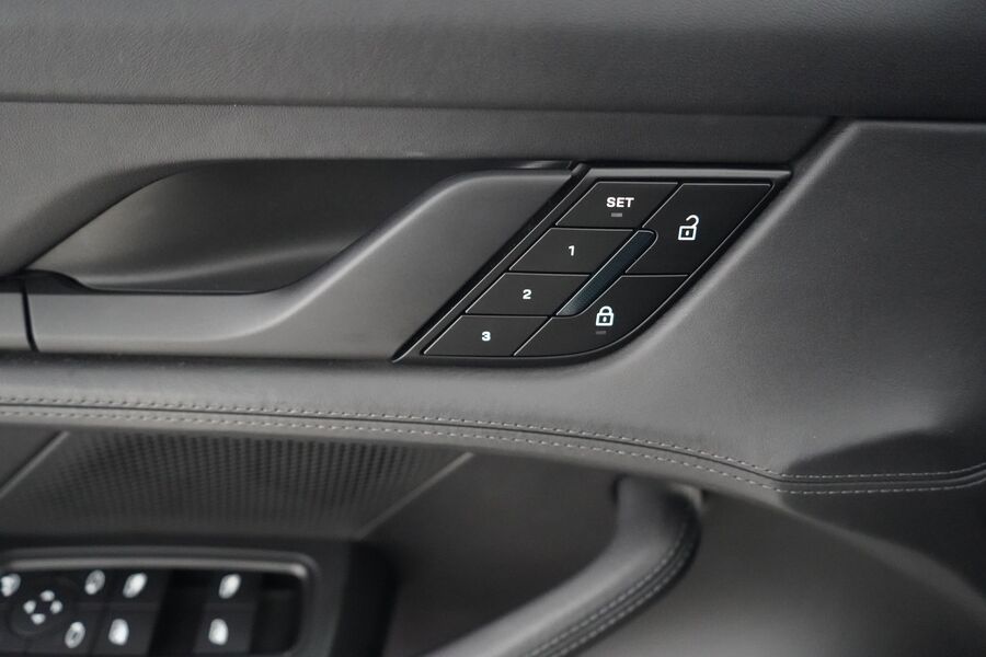 Porsche Taycan vaihtoauto