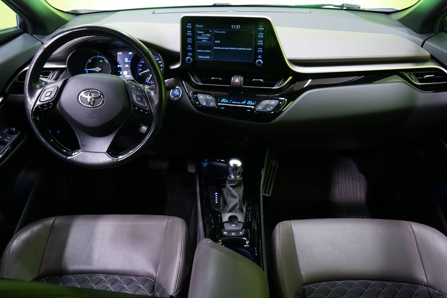 Toyota C-HR vaihtoauto