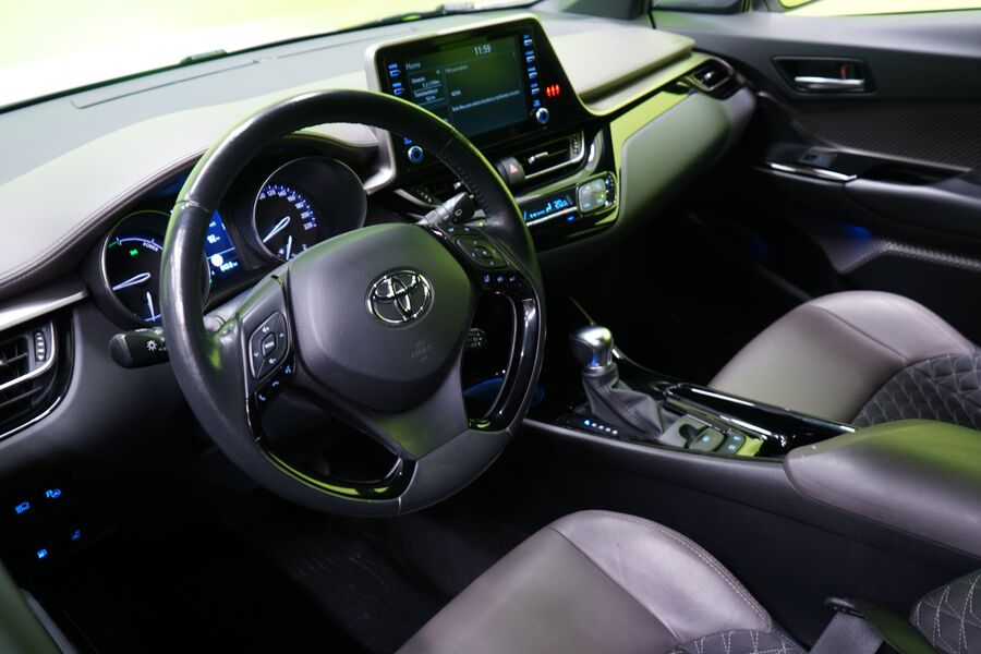 Toyota C-HR vaihtoauto