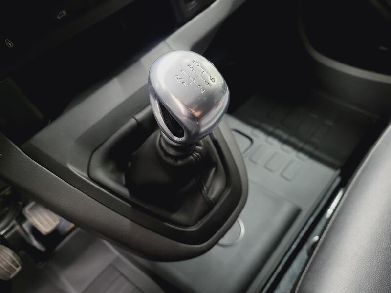 Opel Vivaro vaihtoauto