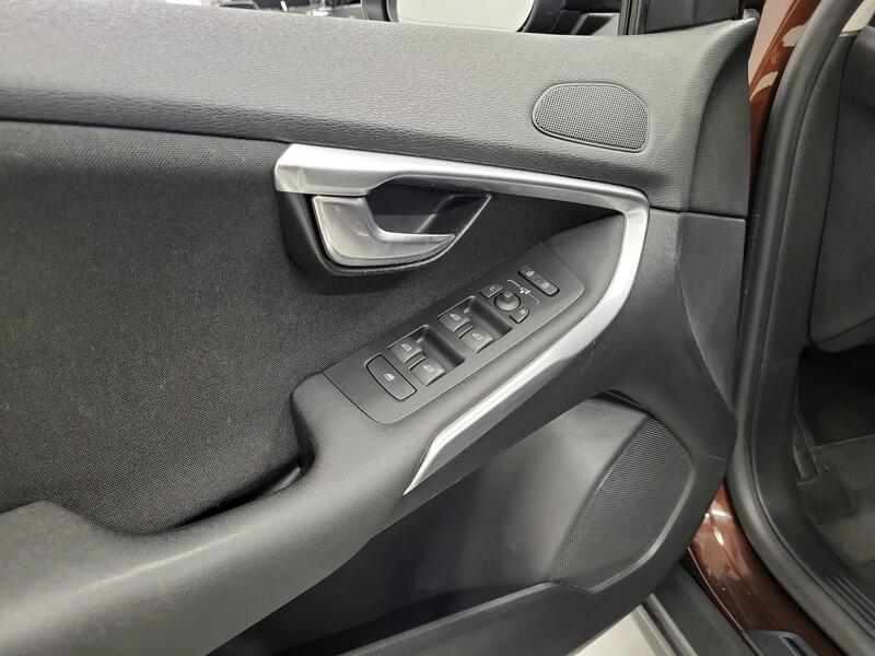 Volvo V40 Cross Country vaihtoauto