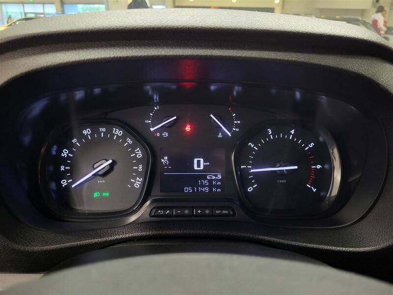 Opel Vivaro vaihtoauto