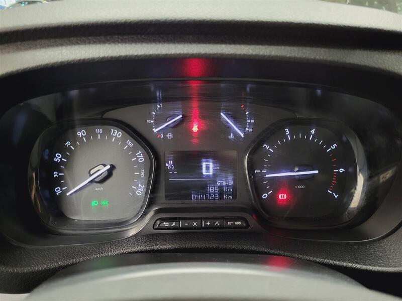 Opel Vivaro vaihtoauto