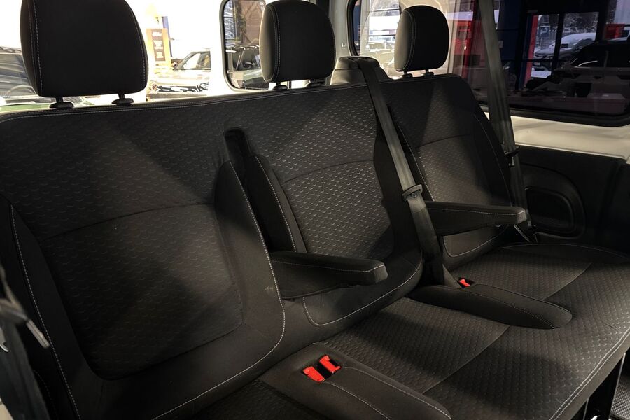 Opel Vivaro vaihtoauto