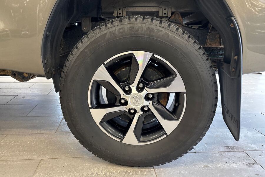 Toyota Hilux vaihtoauto