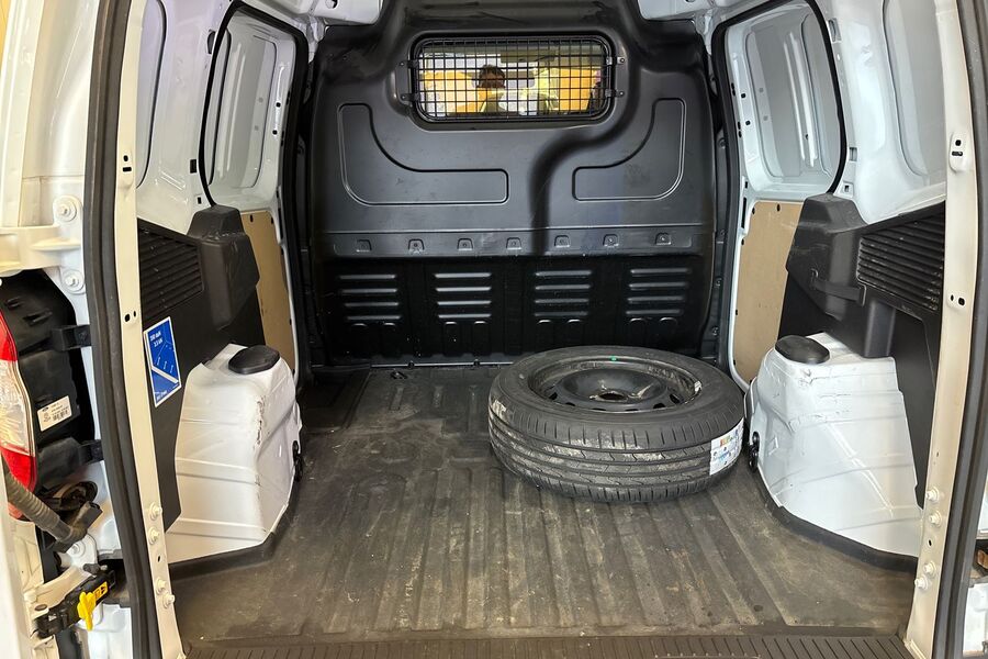 Ford Transit Courier vaihtoauto