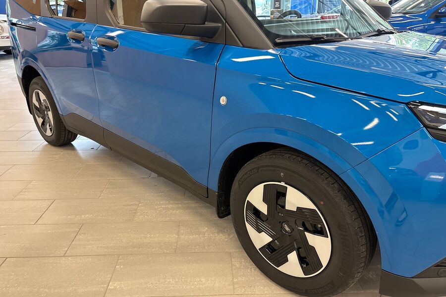 Ford Tourneo Courier vaihtoauto