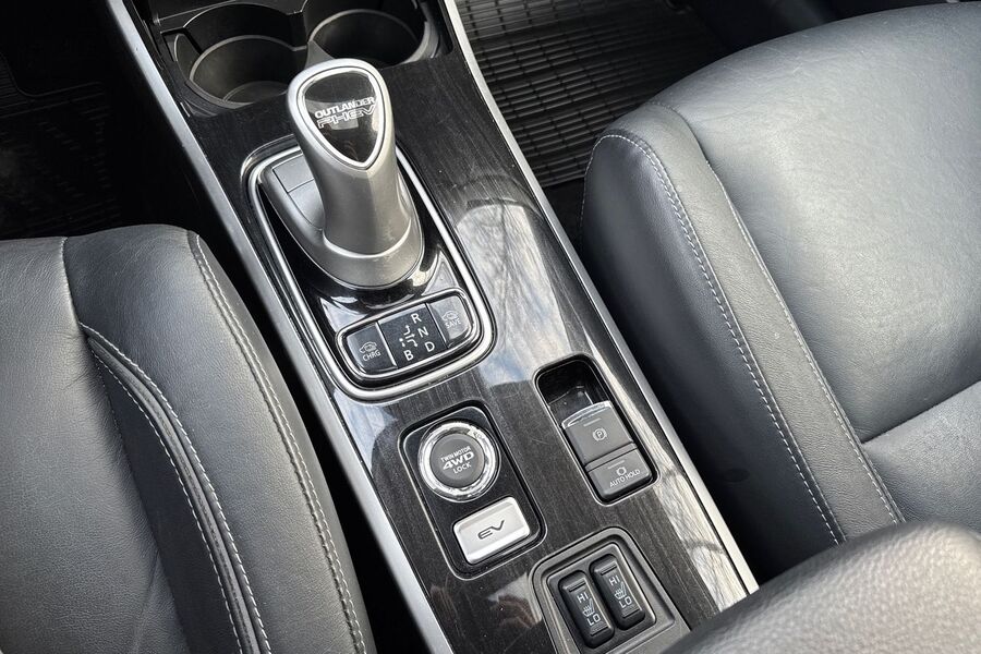 Mitsubishi Outlander PHEV vaihtoauto