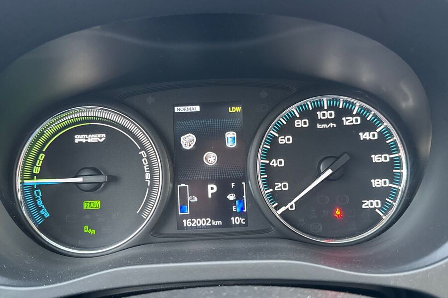 Mitsubishi Outlander PHEV vaihtoauto