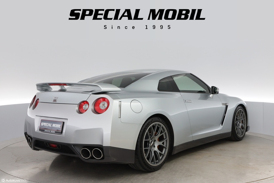 Nissan GT-R vaihtoauto