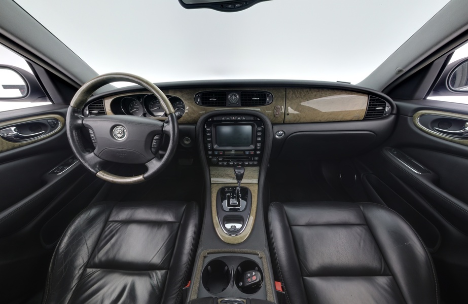 Jaguar XJR vaihtoauto