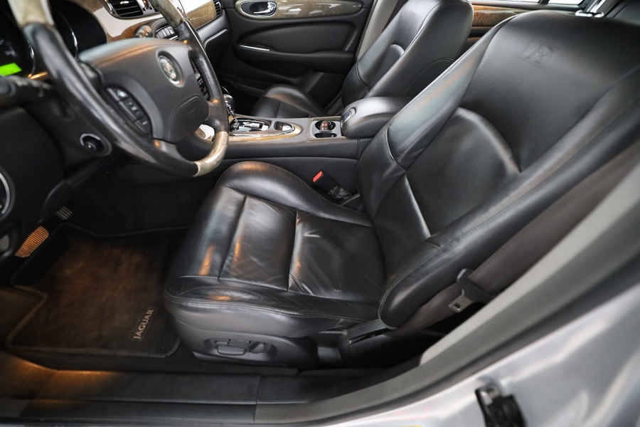 Jaguar XJR vaihtoauto