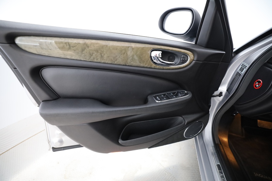 Jaguar XJR vaihtoauto