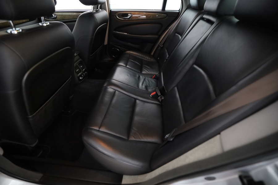 Jaguar XJR vaihtoauto