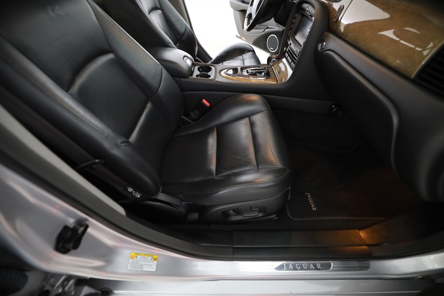 Jaguar XJR vaihtoauto