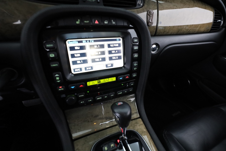 Jaguar XJR vaihtoauto