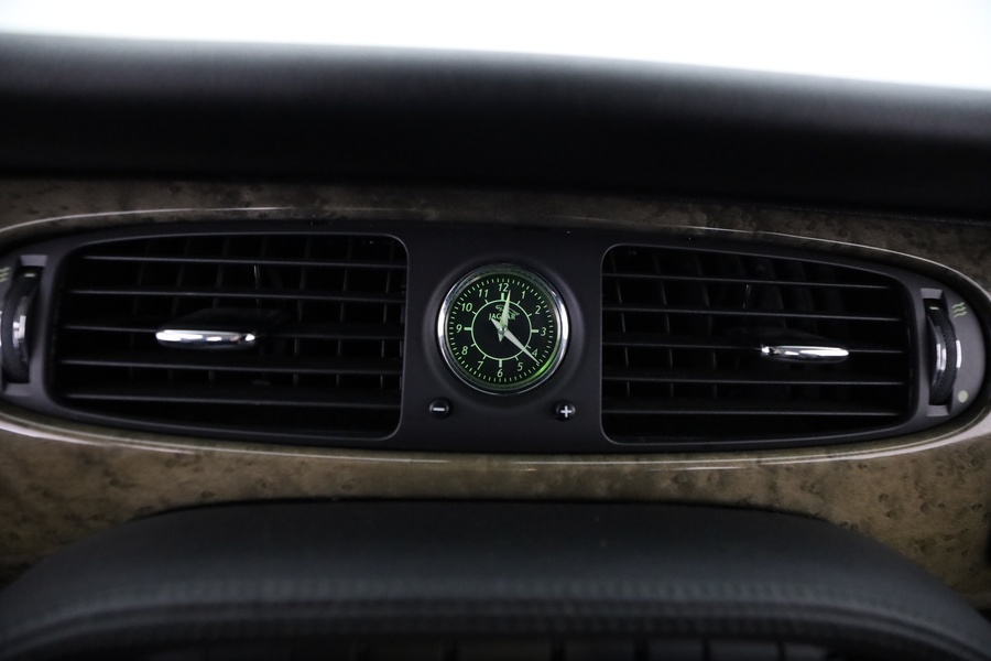 Jaguar XJR vaihtoauto