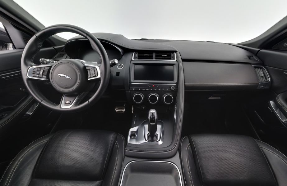 Jaguar E-PACE vaihtoauto