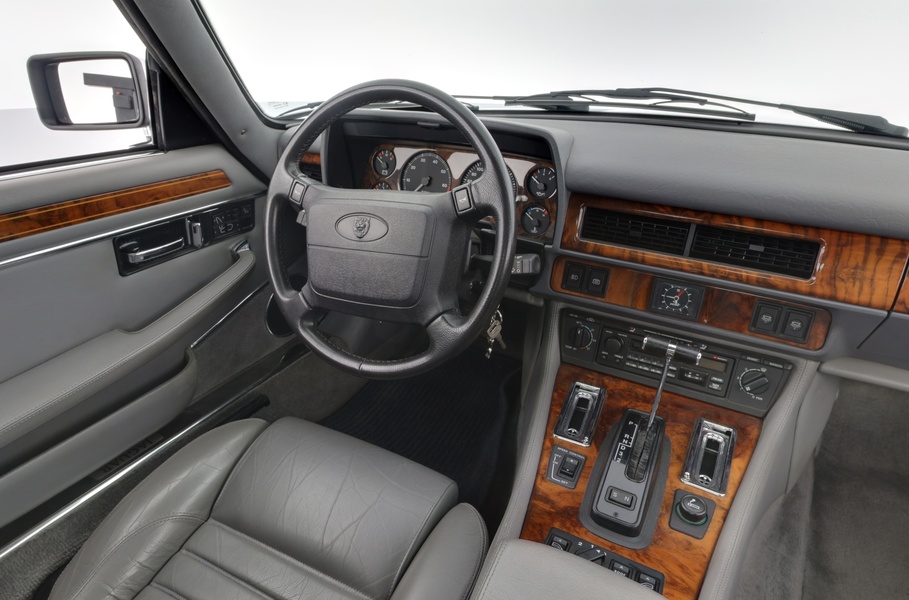 Jaguar XJS vaihtoauto