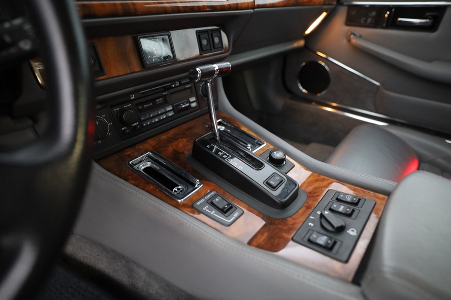 Jaguar XJS vaihtoauto