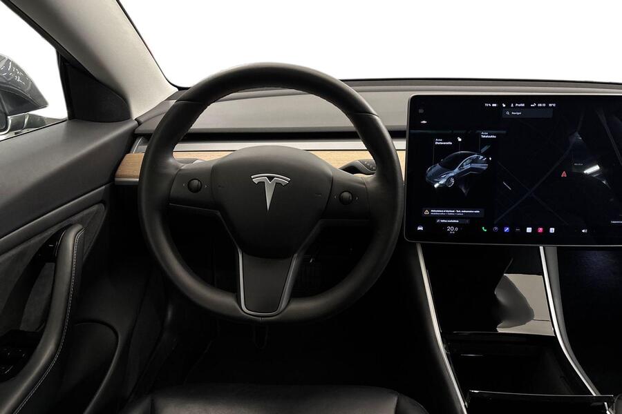 Tesla Model 3 vaihtoauto