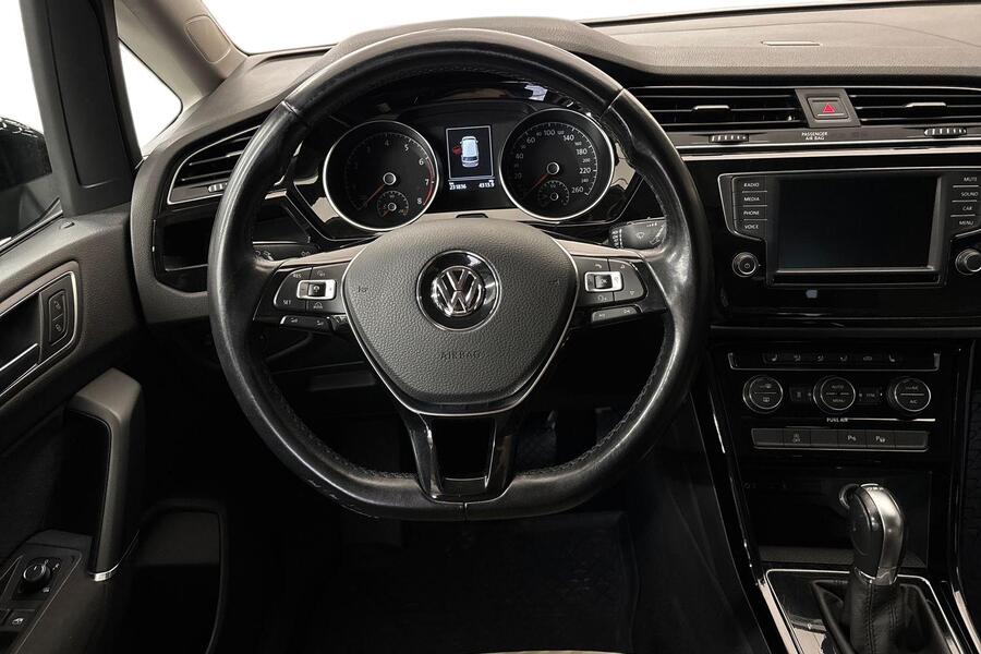 Volkswagen Touran vaihtoauto