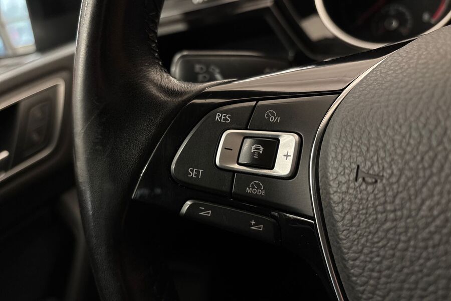 Volkswagen Touran vaihtoauto