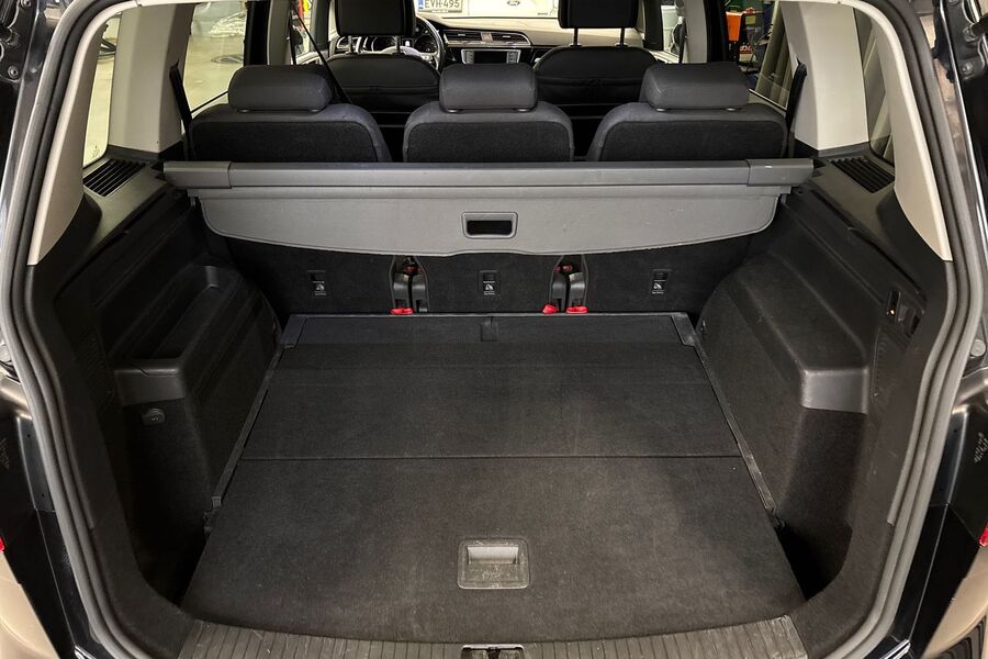 Volkswagen Touran vaihtoauto