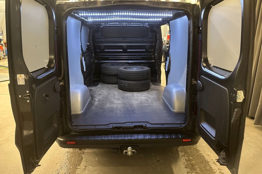 Nissan Primastar vaihtoauto