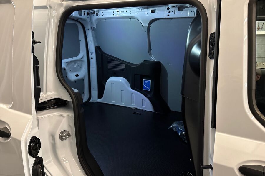 Ford Transit Courier vaihtoauto