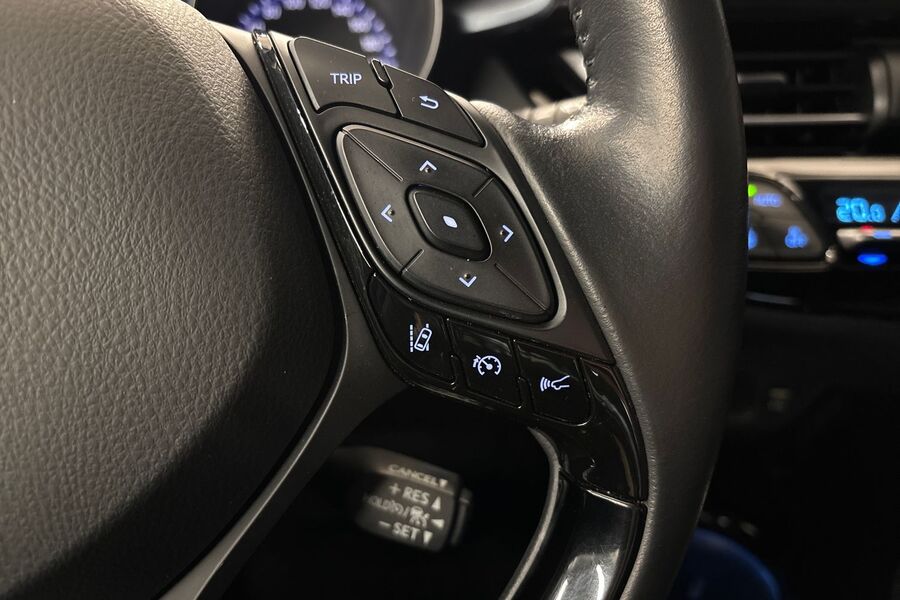 Toyota C-HR vaihtoauto