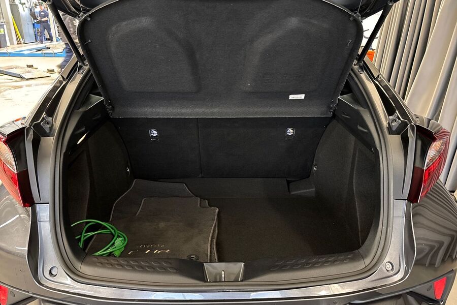 Toyota C-HR vaihtoauto