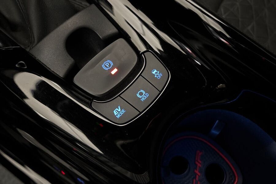 Toyota C-HR vaihtoauto