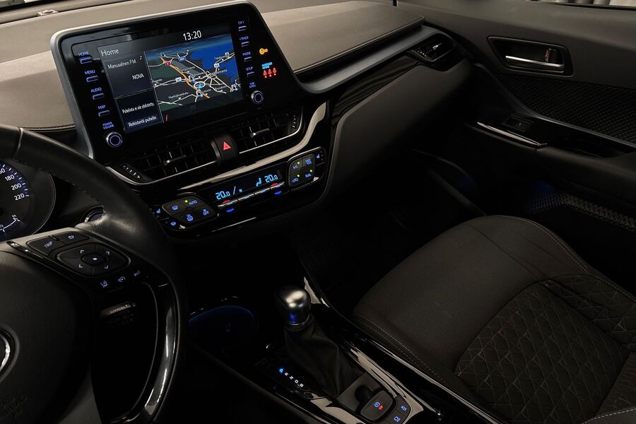 Toyota C-HR vaihtoauto