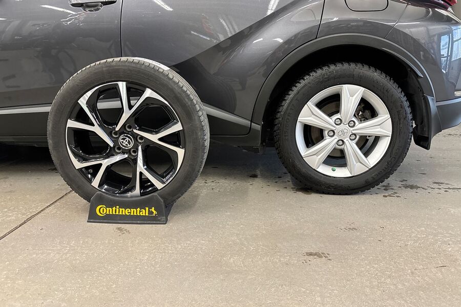 Toyota C-HR vaihtoauto