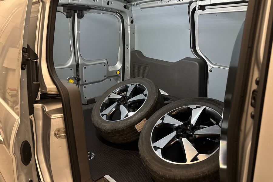 Ford Transit Connect vaihtoauto