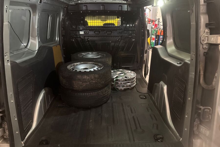 Ford Transit Connect vaihtoauto