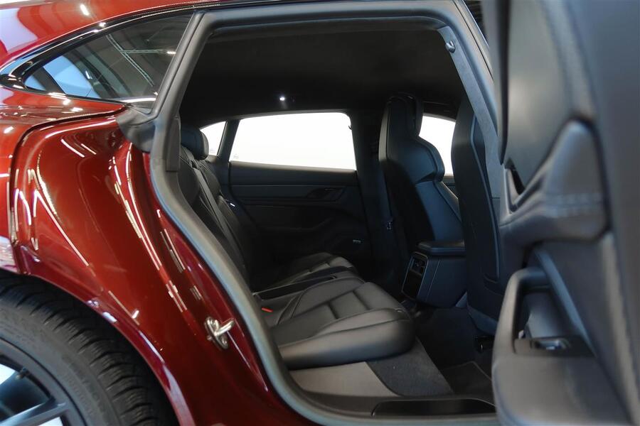 Porsche Taycan vaihtoauto