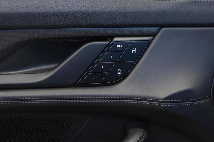 Porsche Taycan vaihtoauto