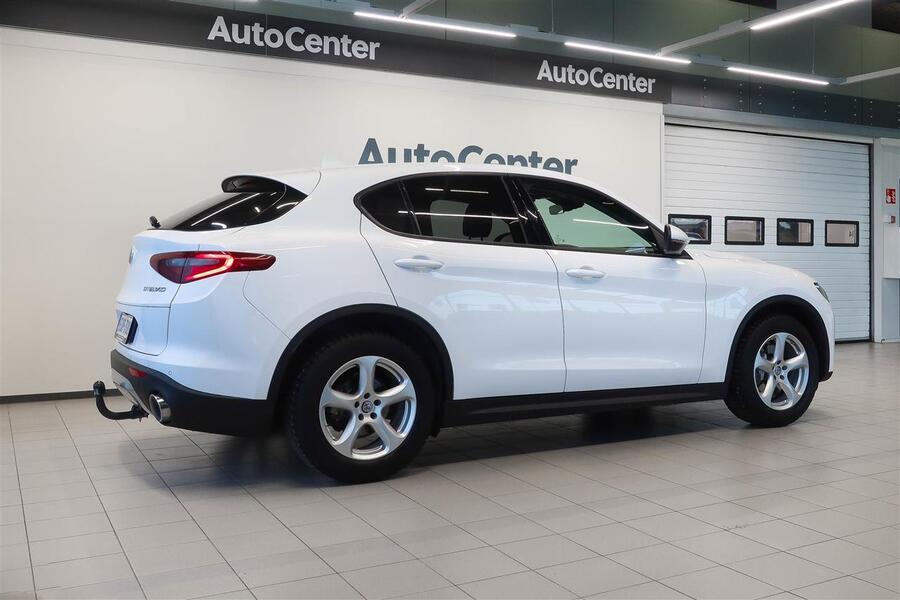 Alfa Romeo Stelvio vaihtoauto