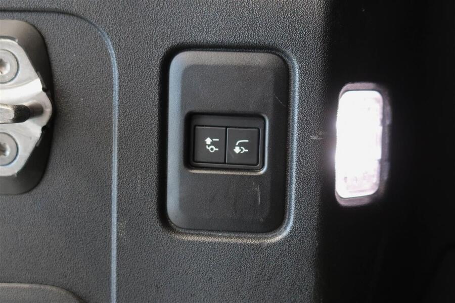 Land Rover Defender vaihtoauto