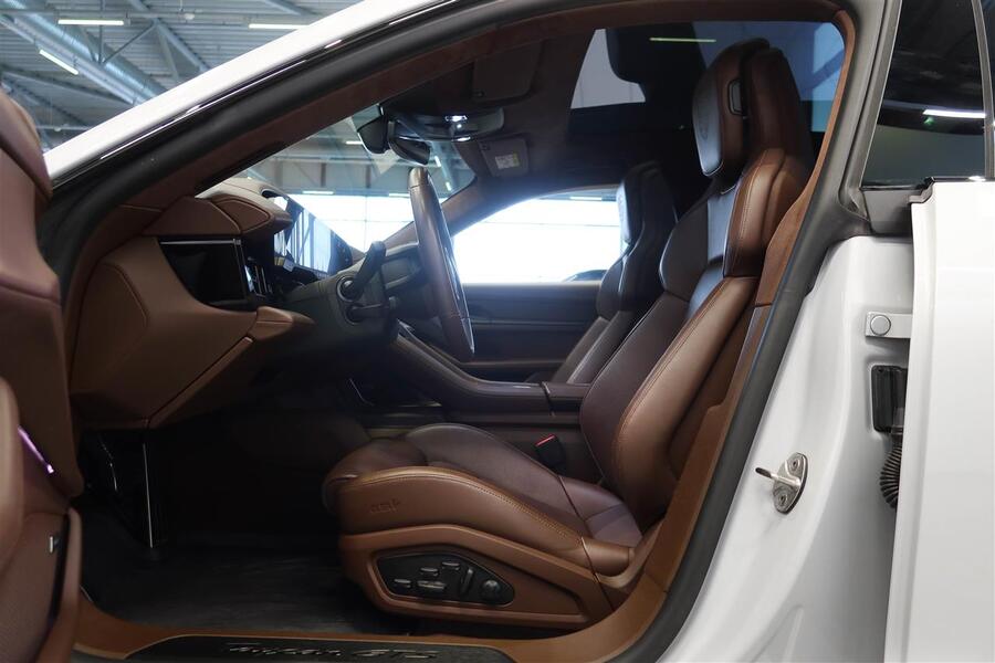 Porsche Taycan vaihtoauto