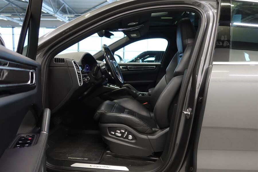 Porsche Cayenne vaihtoauto