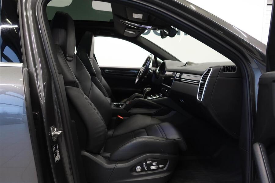 Porsche Cayenne vaihtoauto