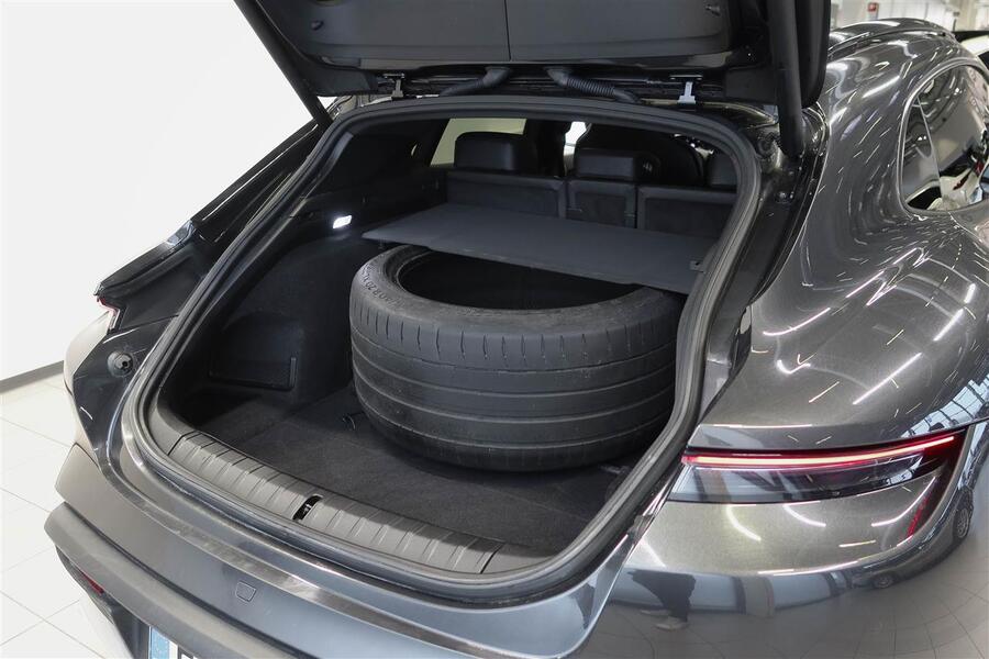 Porsche Taycan vaihtoauto