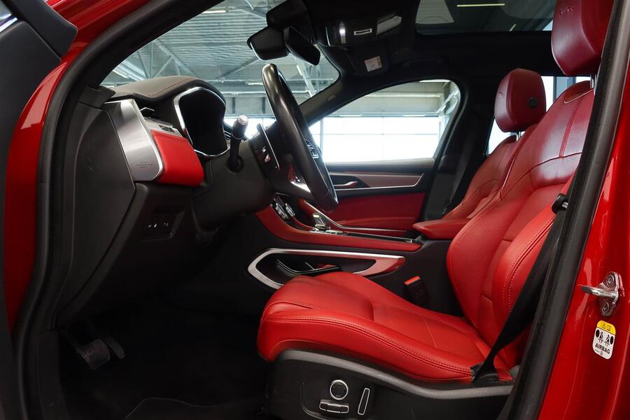 Jaguar F-PACE vaihtoauto