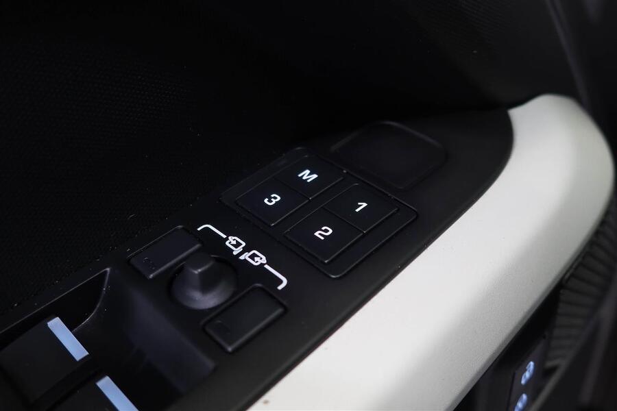 Land Rover Defender vaihtoauto