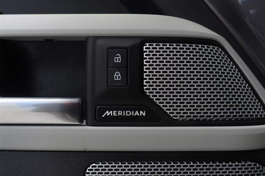 Land Rover Defender vaihtoauto