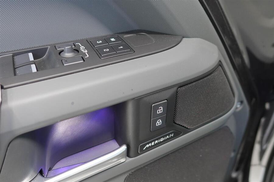 Land Rover Defender vaihtoauto